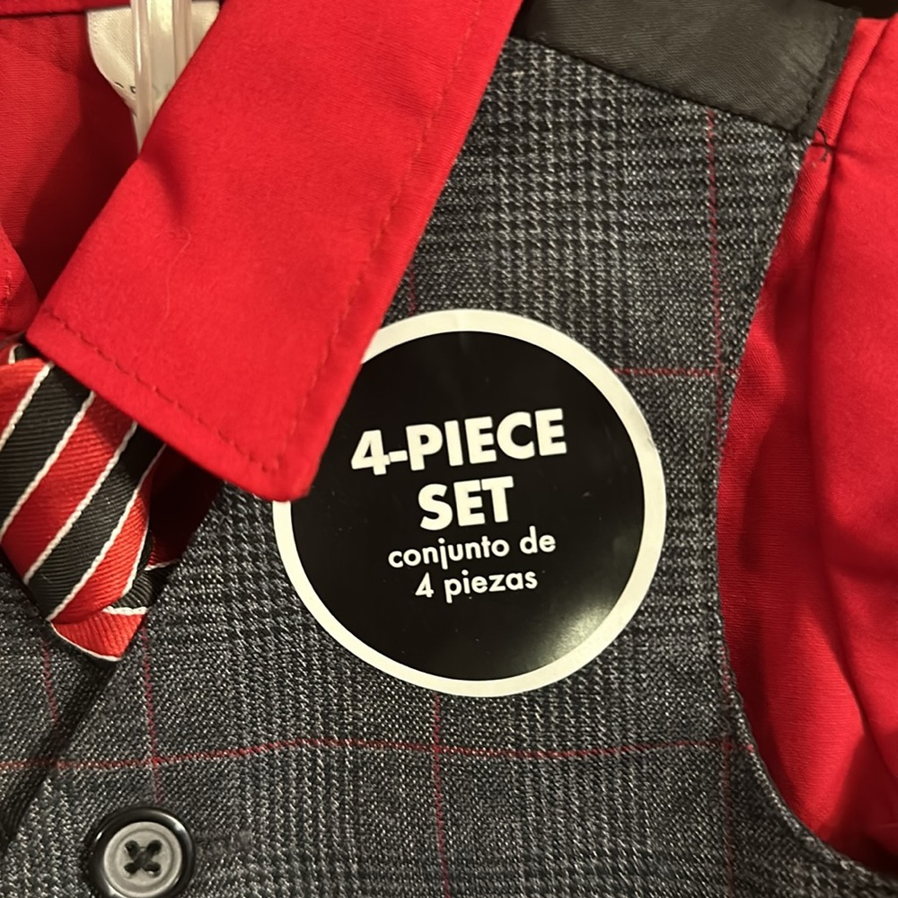 NWT 4 piece boys suit in 3-6months - Picture 2 of 5